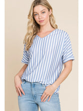 Load image into Gallery viewer, Loose Fit Striped Top

