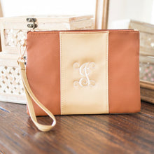 Load image into Gallery viewer, Wristlet with Gold Center
